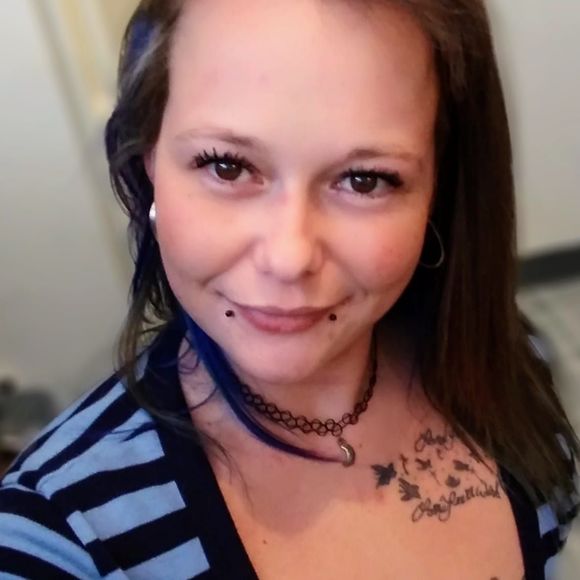 Meet your Posher, Cristina - Picture 1 of 1